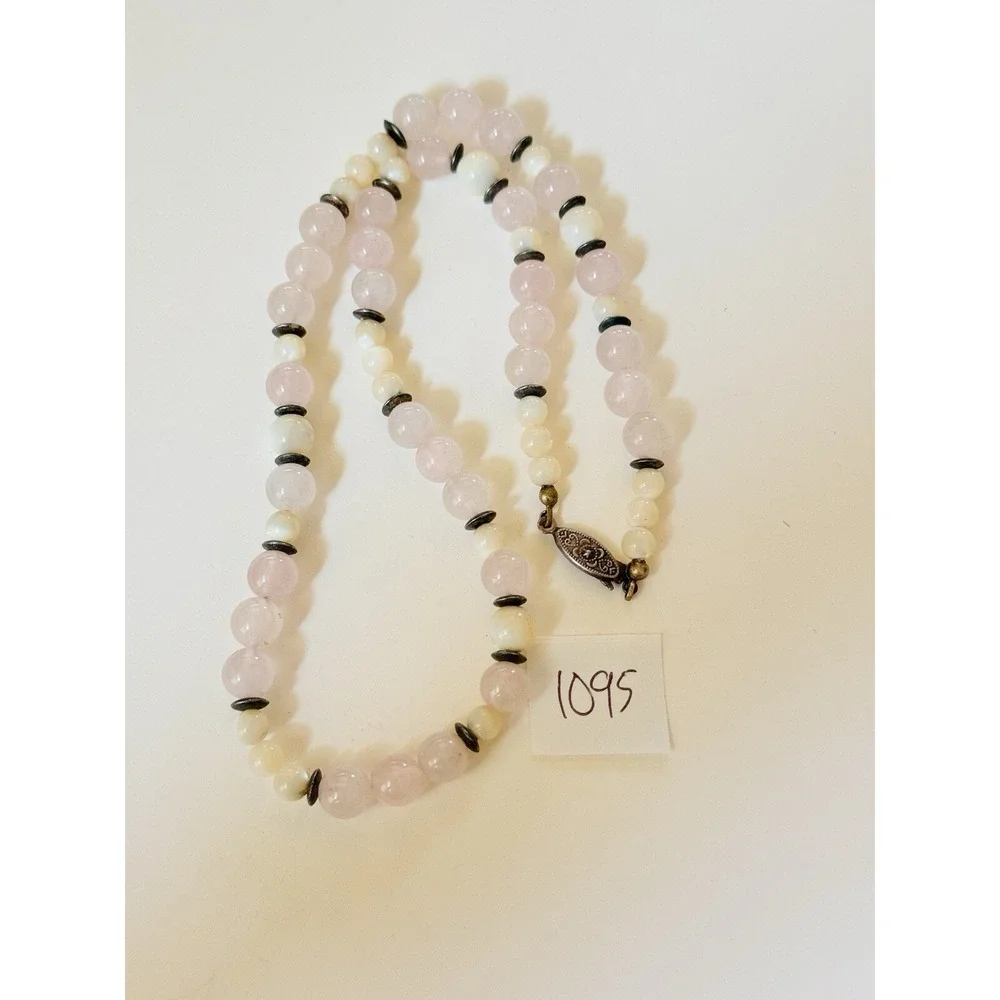 N/A vtg necklace
